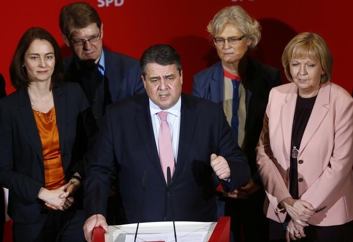 © Reuters. Social Democratic Party paty leader Gabriel delivers a speech after first exit polls of regional elections at the SPD party headquarter in Berlin