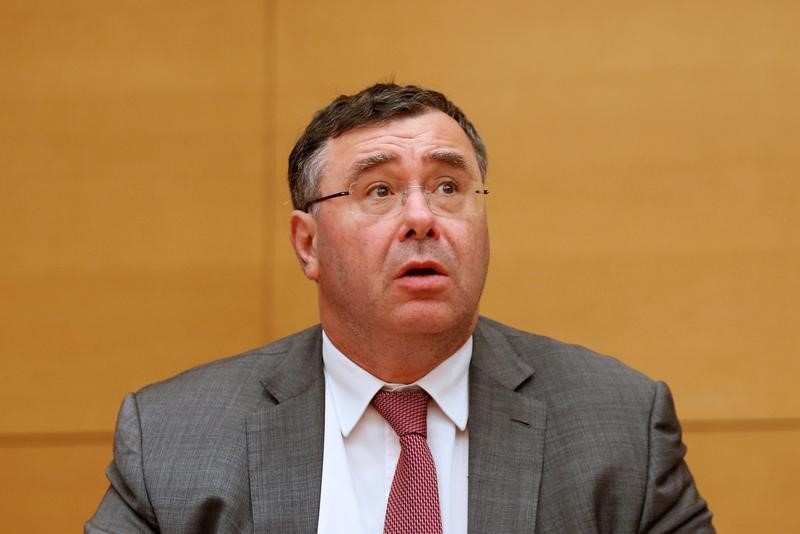 © Reuters. Total CEO Patrick Pouyanne attends a Senate commission hearing in Paris