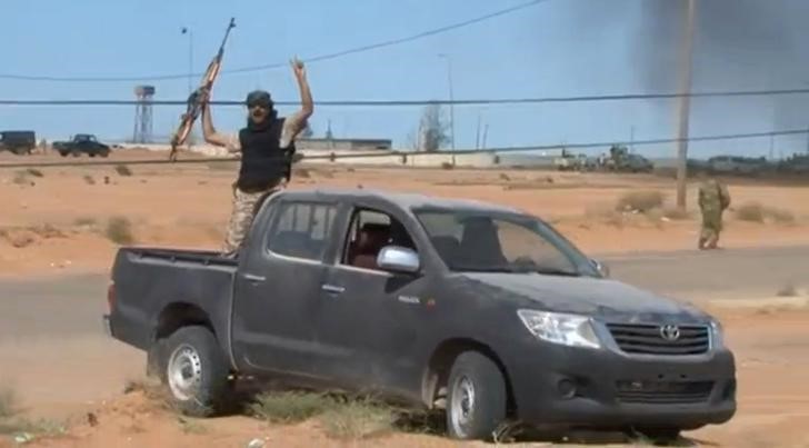 © Reuters. قوات موالية لحكومة الوفاق الليبية "تحرر" أبو قرين من الدولة الإسلامية