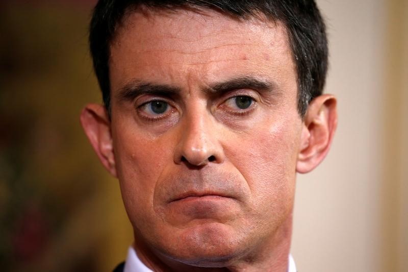 © Reuters. VALLS APPELLE LA GAUCHE À BÂTIR D'URGENCE UN PROJET POUR 2017