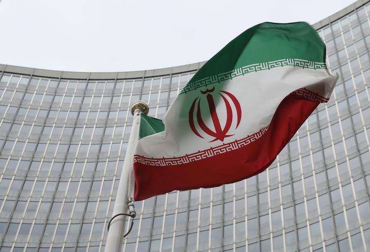 © Reuters. An Iranian flag flutters in front of the IAEA headquarters in Vienna