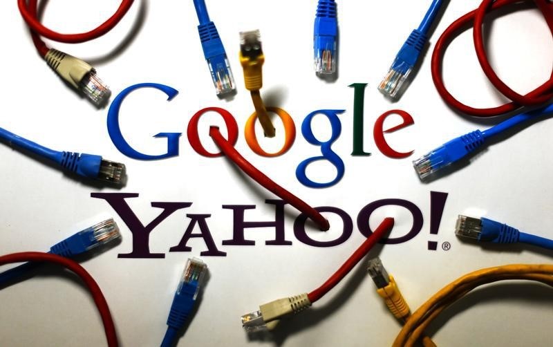 © Reuters. An illustration picture shows logos of Google and Yahoo connected with LAN cables in Berlin
