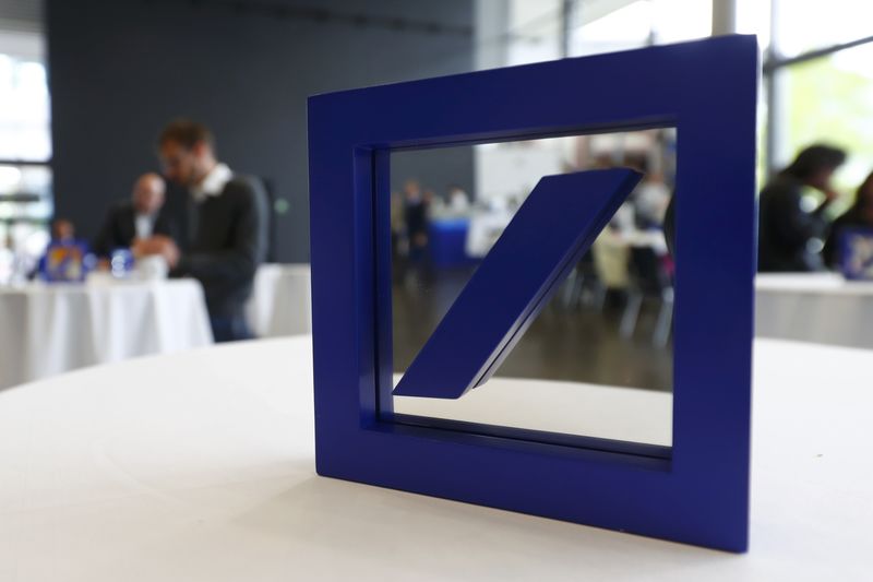 © Reuters. The emblem of Deutsche Bank is pictured on a table in the catering area during the bank's annual general meeting in Frankfurt