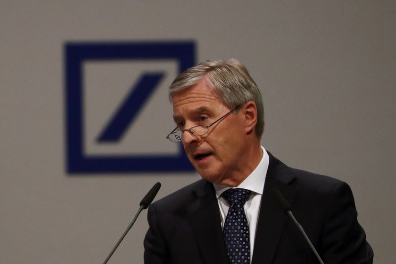 © Reuters. Deutsche Bank co-CEO Fitschen addresses the bank's annual general meeting in Frankfurt