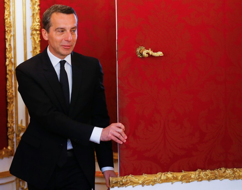 © Reuters. Austrian new Chancellor Kern arrives for the swearing in ceremony in the presidential office in Vienna