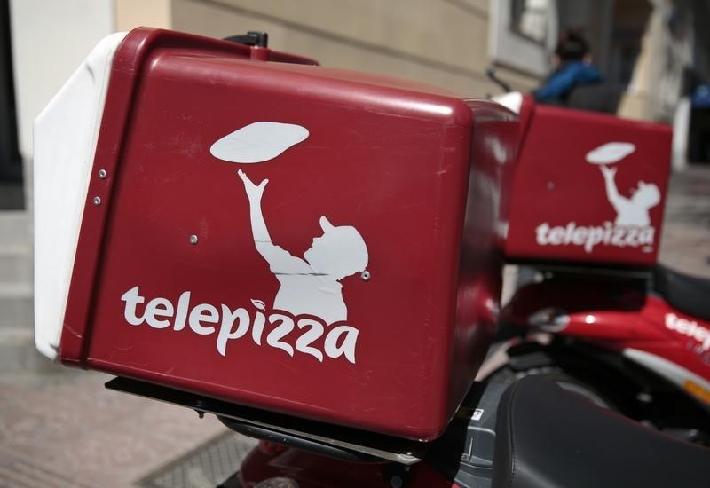 © Reuters. Telepizza inicia su expansión en Reino Unido con un acuerdo de franquicias