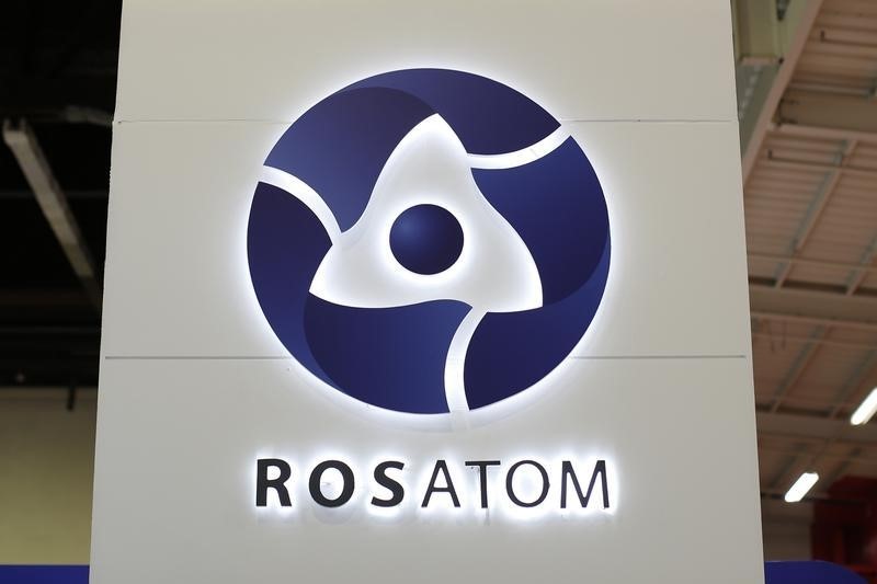 © Reuters. Логотип Росатома на World Nuclear Exhibition в Ле-Бурже