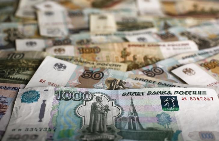 Рубль отпустил доллар выше 67 р впервые за месяц из-за ФРС и нефти