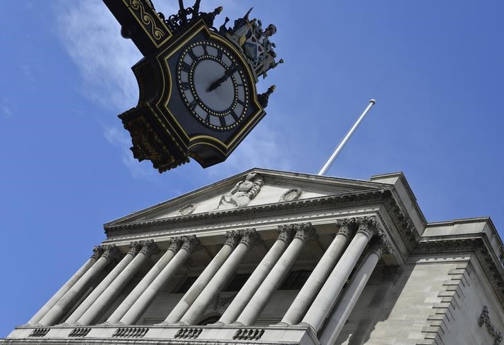 © Reuters. The Bank of England is seen in the City of London