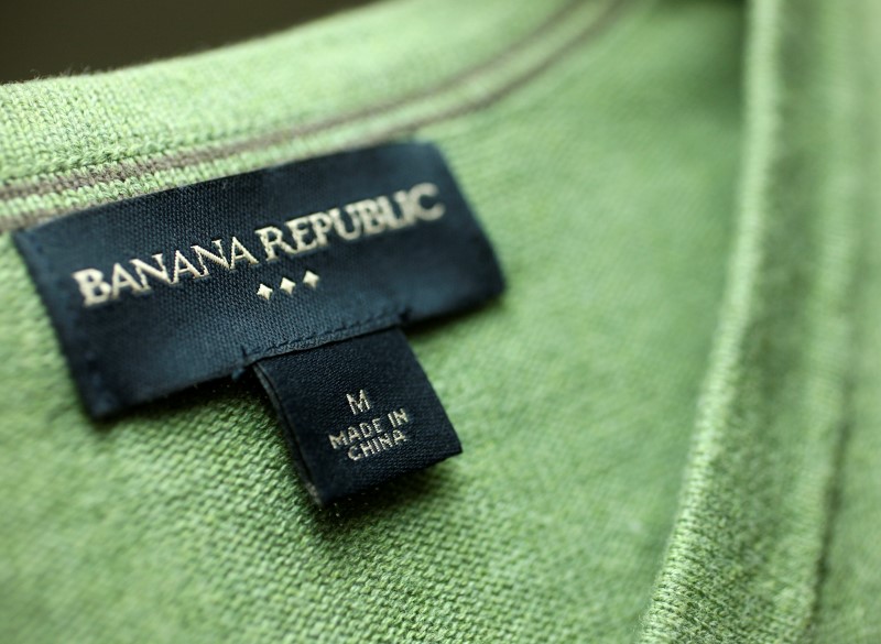 © Reuters. A made in China label is seen on a sweater in Chicago