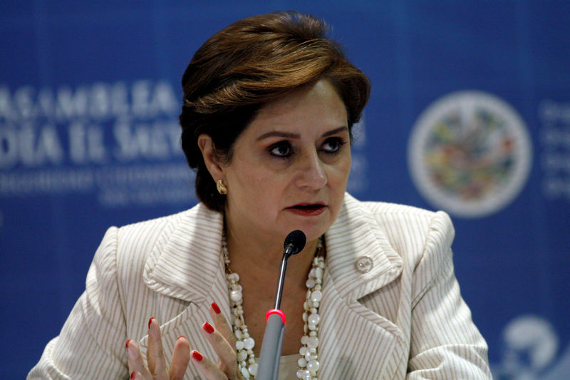 © Reuters. Mexico's Foreign Minister Patricia Espinosa speaks during a news conference at the 41st General Assembly of the Organisation of American States (OAS) in San Salvador