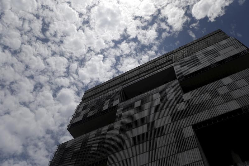 © Reuters. The Brazil's state-run Petrobras oil company headquarters is pictured in Rio de Janeiro
