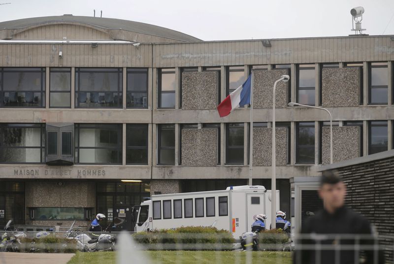 © Reuters. El sospechoso de los ataques de París Abdeslam llega al juzgado