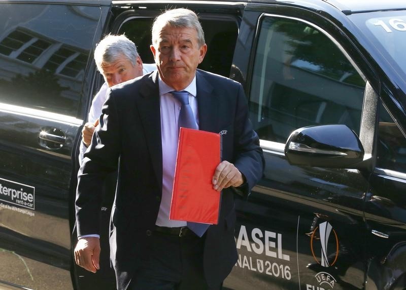 © Reuters. UEFA executive committee member Niersbach arrives for the UEFA Executive Committee meeting in Basel