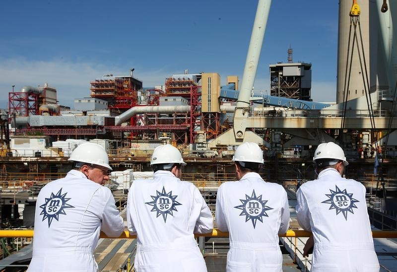 © Reuters. Lavoratori di MSC Cruises in un cantiere navale a Monfalcone