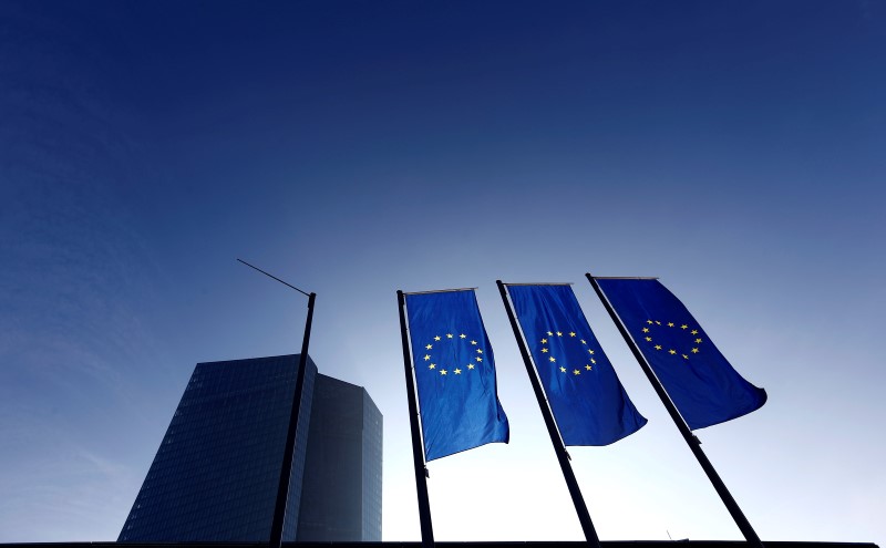 © Reuters. Más dirigentes del BCE optan por mantenerse a la espera