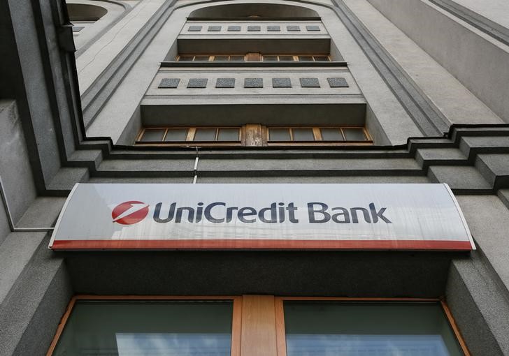 © Reuters. Logo of UniCredit Bank is pictured outside company's branch in Kiev