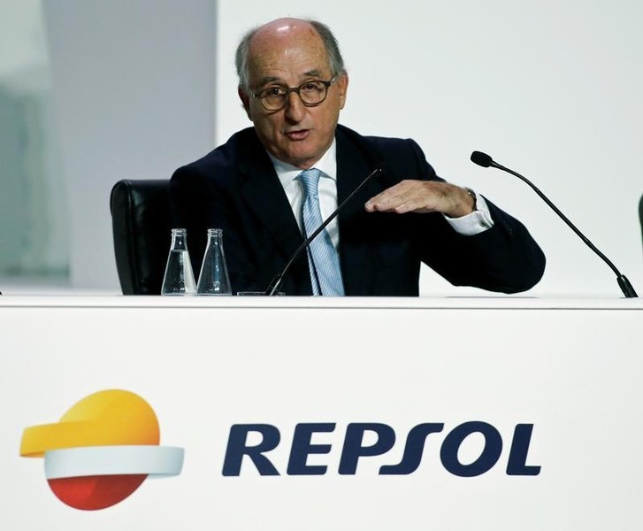 © Reuters. Presidente de Repsol critica emisiones de eléctricas y cuestiona sus subvenciones