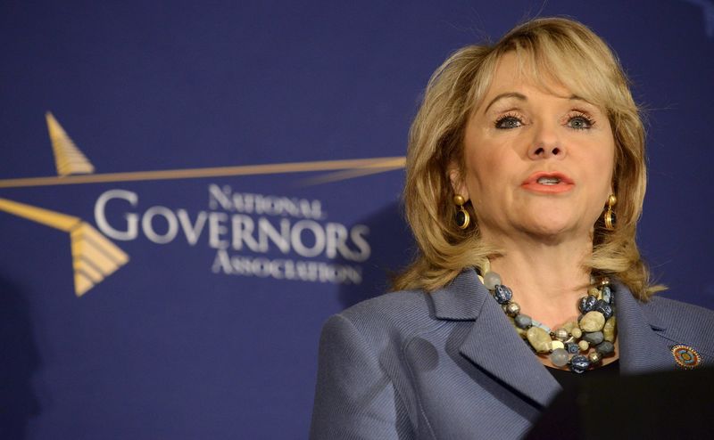 © Reuters. File photo of Oklahoma Republican Governor Mary Fallin making remarks before the opening of the National Governors Association Winter Meeting in Washington