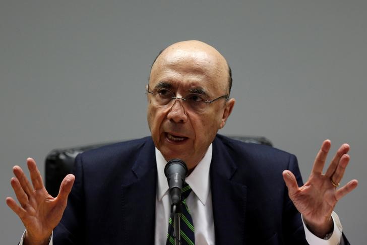 © Reuters. Henrique Meirelles concede entrevista em Brasília