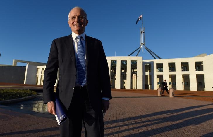 © Reuters. Australian Prime Minister Malcolm Turnbull stands outside Australia's Parliament House in Canberra May 4, 2016 following the announcement  Australia's 2016-17 Federal Budget