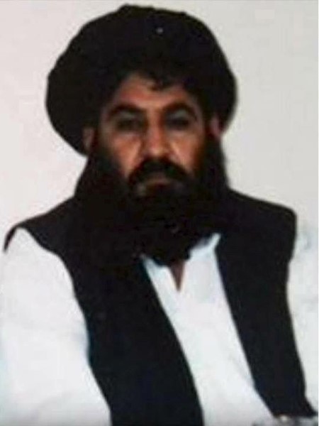 © Reuters. Imagen del líder de los talibanes afganos, el mulá Akhtar Mohammad Mansour, en una fotografía entregada por su movimiento.