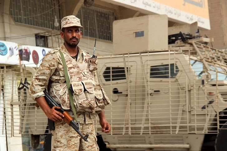 © Reuters. الجيش اليمني: مقتل 13 متشددا في مداهمة بجنوب البلاد