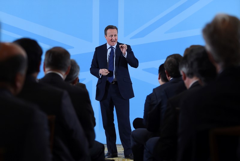 © Reuters. Britain's Prime Minister David Cameron addresses members of a World Economic Forum event focusing on Britain's  EU referendum in London