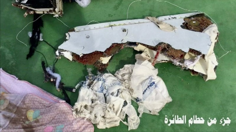 © Reuters. Still image taken from video of recovered debris of EgyptAir jet that crashed in the Mediterranean Sea