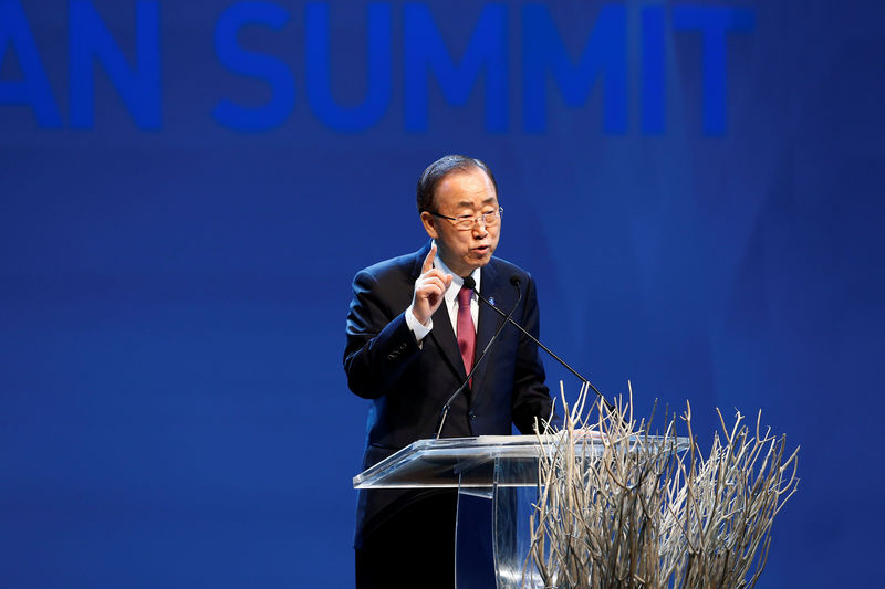 © Reuters. U.N. Secretary-General Ban Ki-moon speaks during the opening ceremony of the World Humanitarian Summit in Istanbul