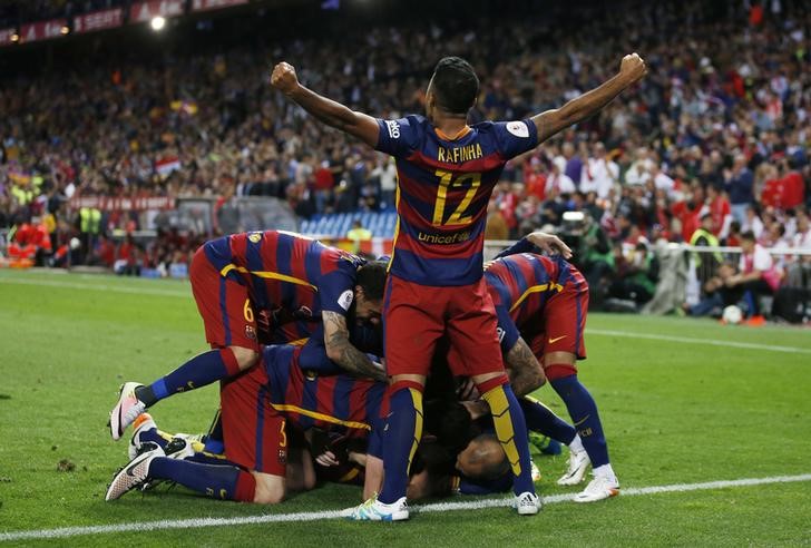 © Reuters. La prensa española elogia el segundo doblete consecutivo del Barça