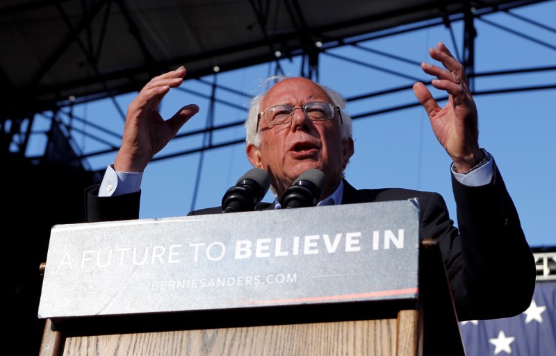 © Reuters. Pré-candidato democrata à Presidência dos EUA Bernie Sanders durante evento na Califórnia