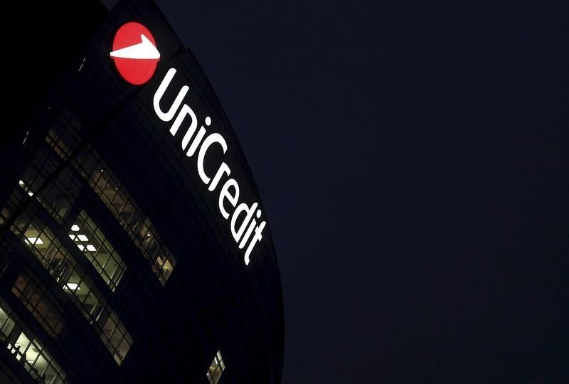 © Reuters. File photo of the headquarters of UniCredit bank in Milan