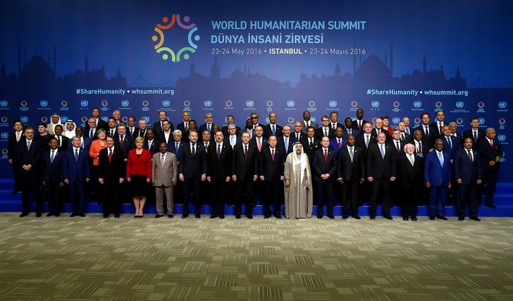 © Reuters. Líderes e representantes em primeira cúpula humanitária mundial da ONU, em Istambul