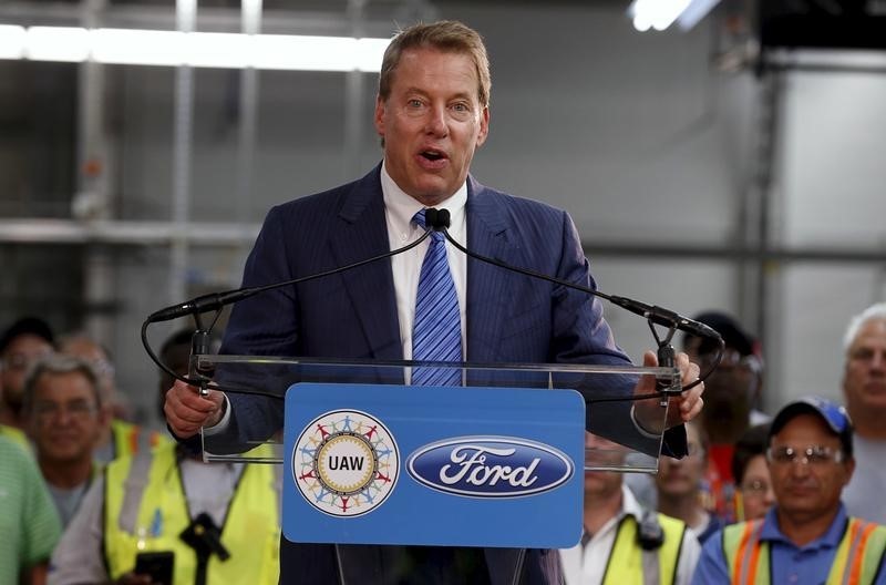 © Reuters. Ford Motor Executive Chairman Bill Ford addresses assembly workers during a celebration of production of the Shelby GT350R Mustang vehicle at the Ford Motor Flat Rock Assembly Plant in Flat Rock, Michigan