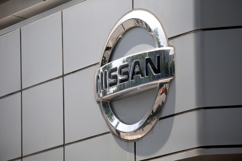 © Reuters. The logo of Nissan is seen at its dealership in Seoul