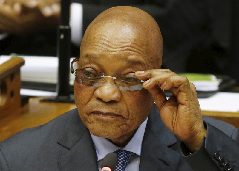 © Reuters. South Africa's President Jacob Zuma answers questions at Parliament in Cape Town