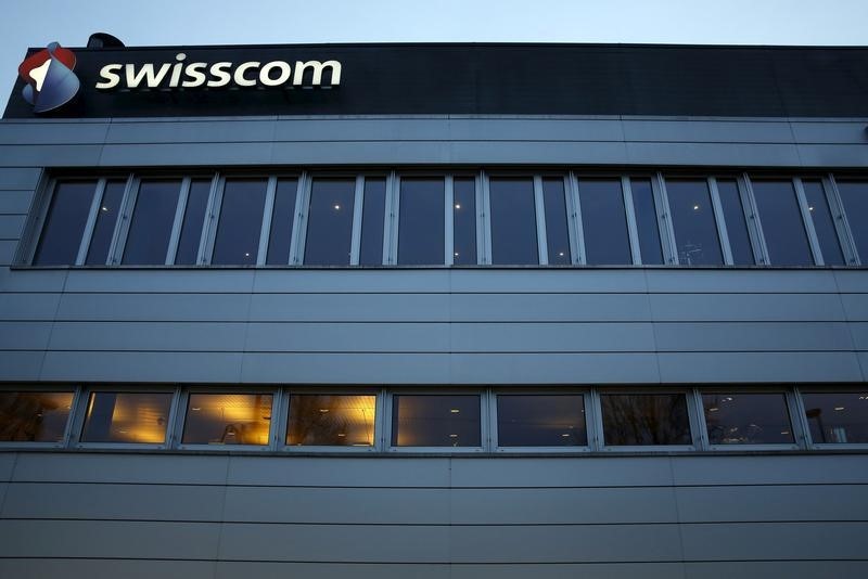 © Reuters. The logo of Swiss telecom company Swisscom is seen at their headquarters in Worblaufen outside Bern