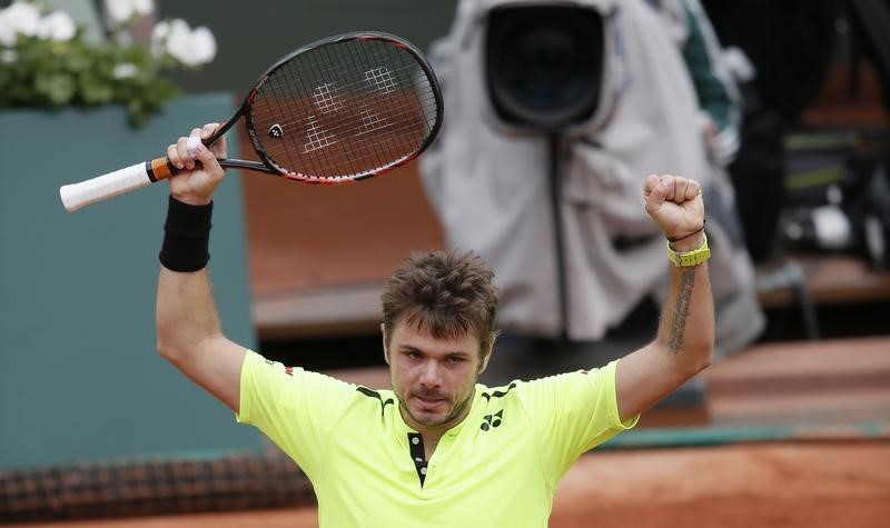 © Reuters. Wawrinka inicia defensa del título de Roland Garros con un sufrido triunfo