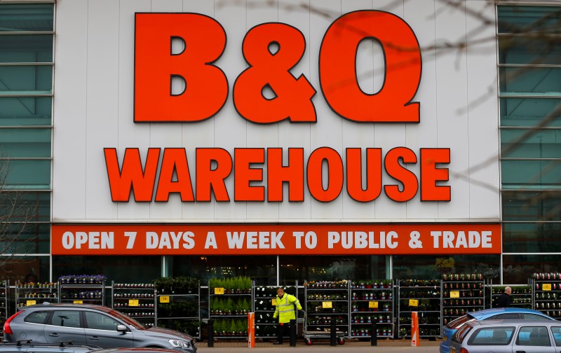 © Reuters. A worker pulls a trolly outside a B&Q in Loughborough