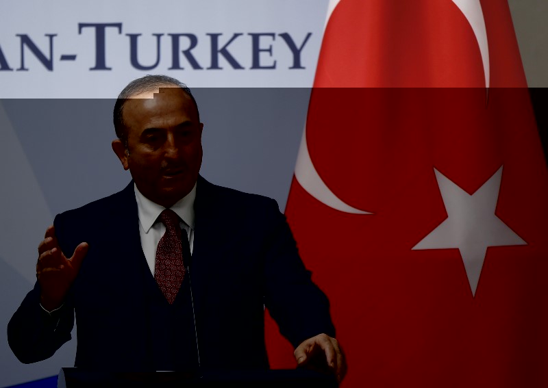 © Reuters. Turkey's Foreign Minister Mevlut Cavusoglu speaks during a news briefing in Tbilisi