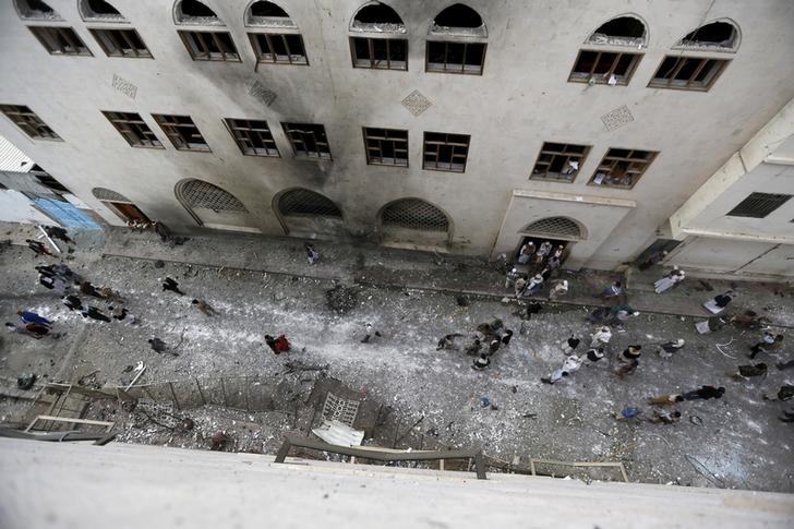 © Reuters. مقتل بستاني وإصابة طالبين في انفجار بجامعة صنعاء