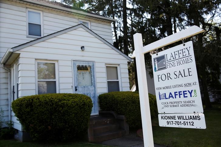 © Reuters. صعود مبيعات المنازل الأمريكية الجديدة لأعلى مستوى في 8 سنوات