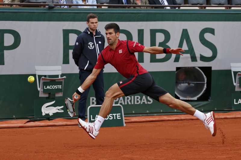 © Reuters. Tennis - French Open - Roland Garros - Novak Djokovic of Serbia vs Yen-Hsun Lu of Taiwan