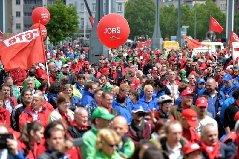 © Reuters. 60 ألف عامل ينظمون احتجاجات على خطط تعديل قانون العمل في بروكسل