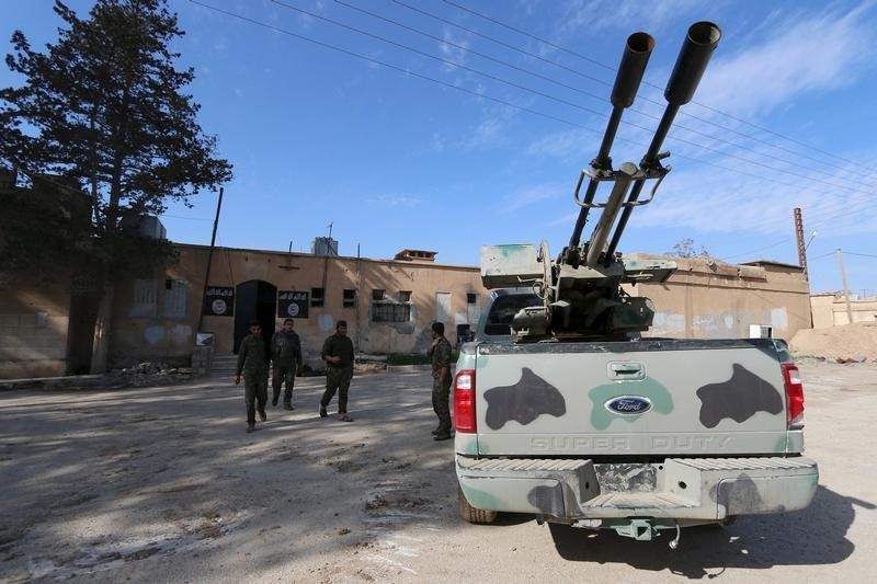 © Reuters. متحدث: قوات سوريا الديمقراطية تبدأ هجوما للسيطرة على مناطق شمالي الرقة