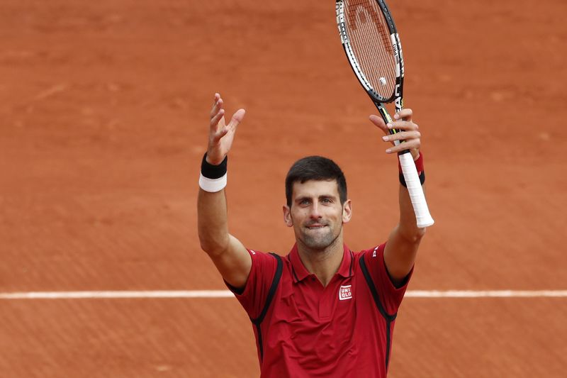 © Reuters. Tennis - French Open - Roland Garros - Novak Djokovic of Serbia vs Yen-Hsun Lu of Taiwan