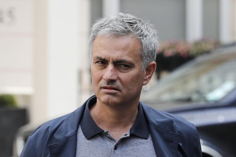 © Reuters. Former Chelsea manager Jose Mourinho walks to his house in London