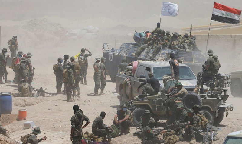 © Reuters. الأمم المتحدة تحث المتحاربين في الفلوجة على حماية المدنيين الفارين من  القتال