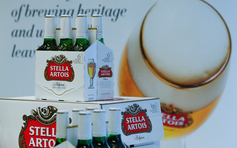 © Reuters. Bottles of Stella Artois beer are seen during the yearly company's results of Anheuser-Busch InBev in Leuven
